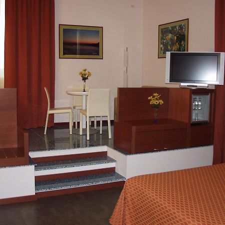 נוברה Hotel Mareschi Palace מראה חיצוני תמונה