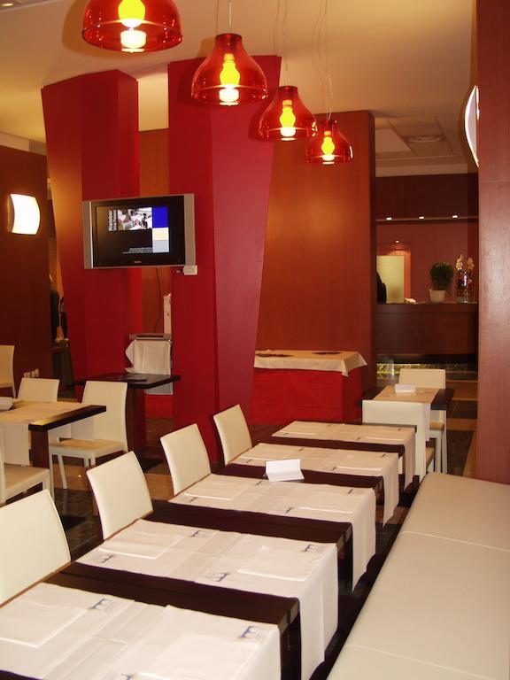 נוברה Hotel Mareschi Palace מראה חיצוני תמונה