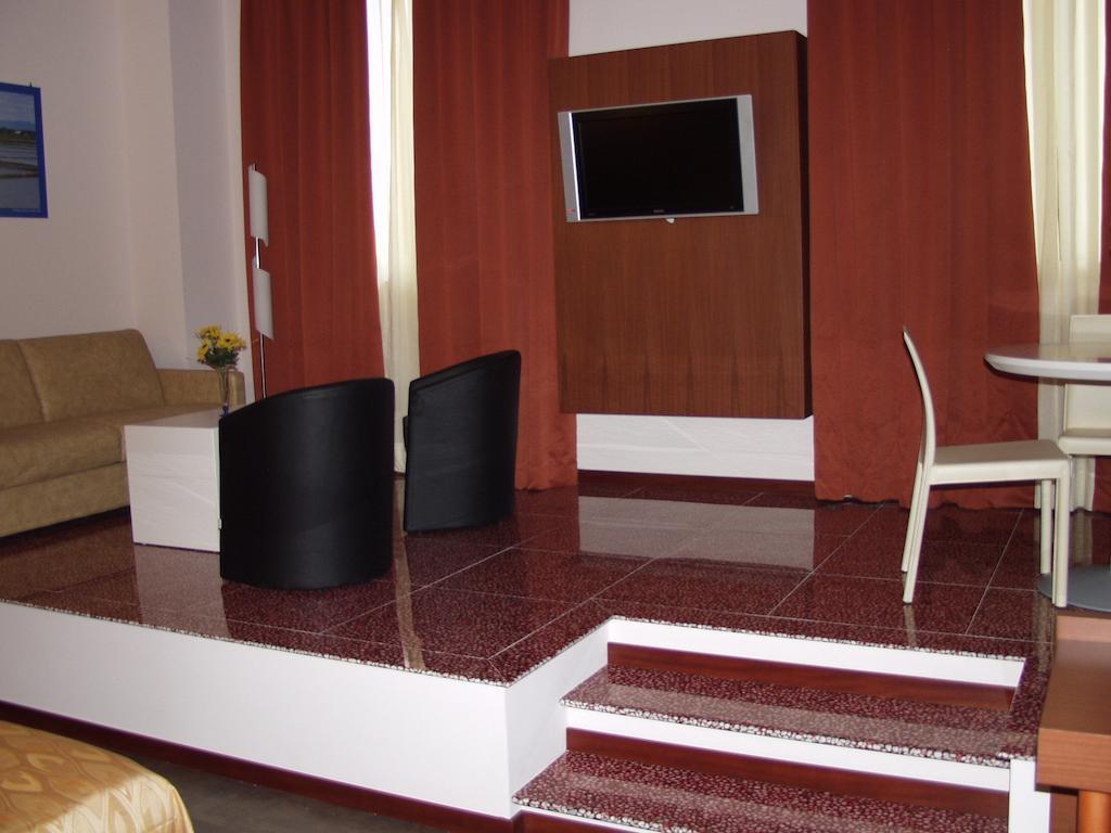 נוברה Hotel Mareschi Palace מראה חיצוני תמונה