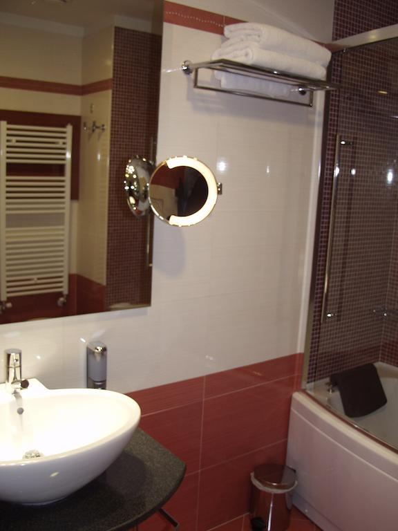 נוברה Hotel Mareschi Palace מראה חיצוני תמונה
