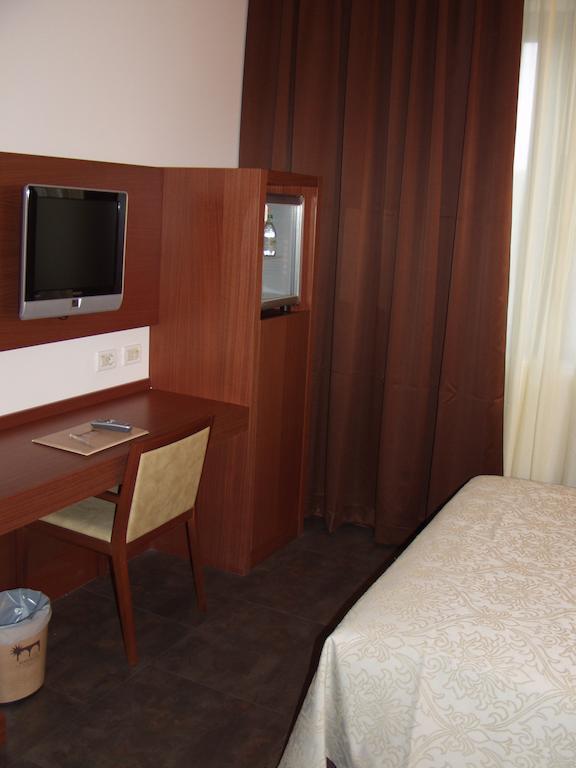 נוברה Hotel Mareschi Palace מראה חיצוני תמונה