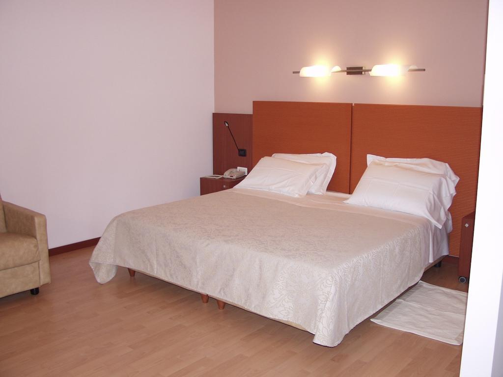 נוברה Hotel Mareschi Palace מראה חיצוני תמונה