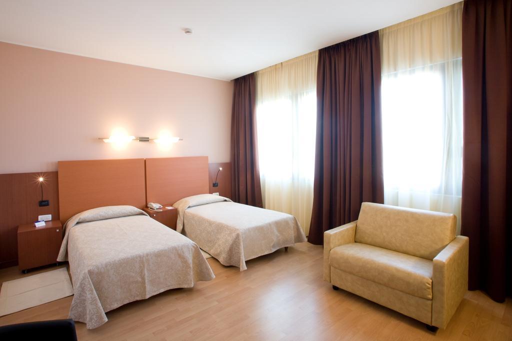 נוברה Hotel Mareschi Palace מראה חיצוני תמונה