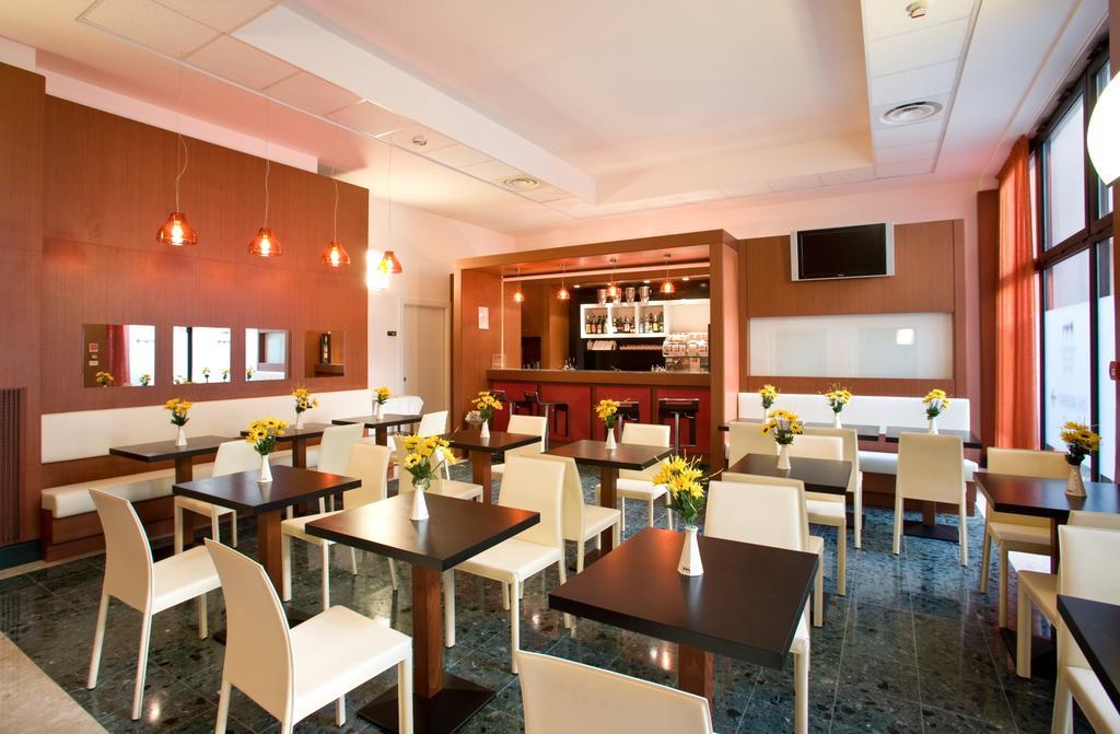 נוברה Hotel Mareschi Palace מראה חיצוני תמונה